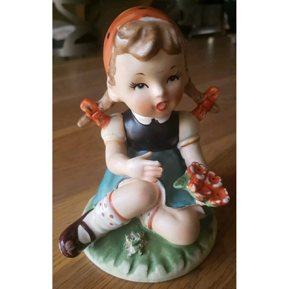 Vintage Ceramic Figurine, Girl Holding Flowers‎  6 inches Tall Made in Japan
